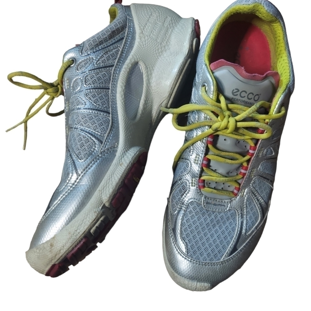 6 Ecco sneakers